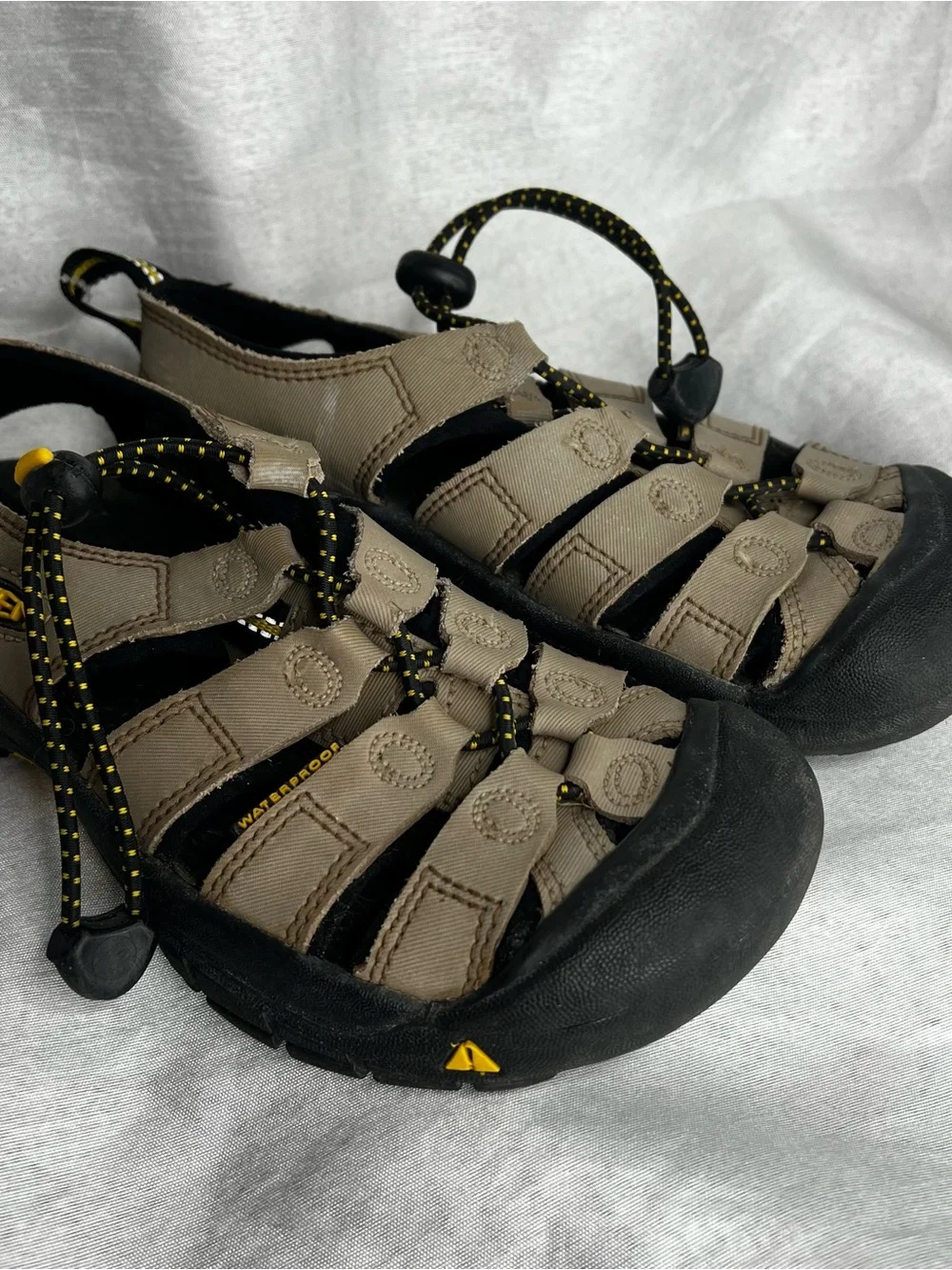 Bid kid size 1 Keen Sandals - tan